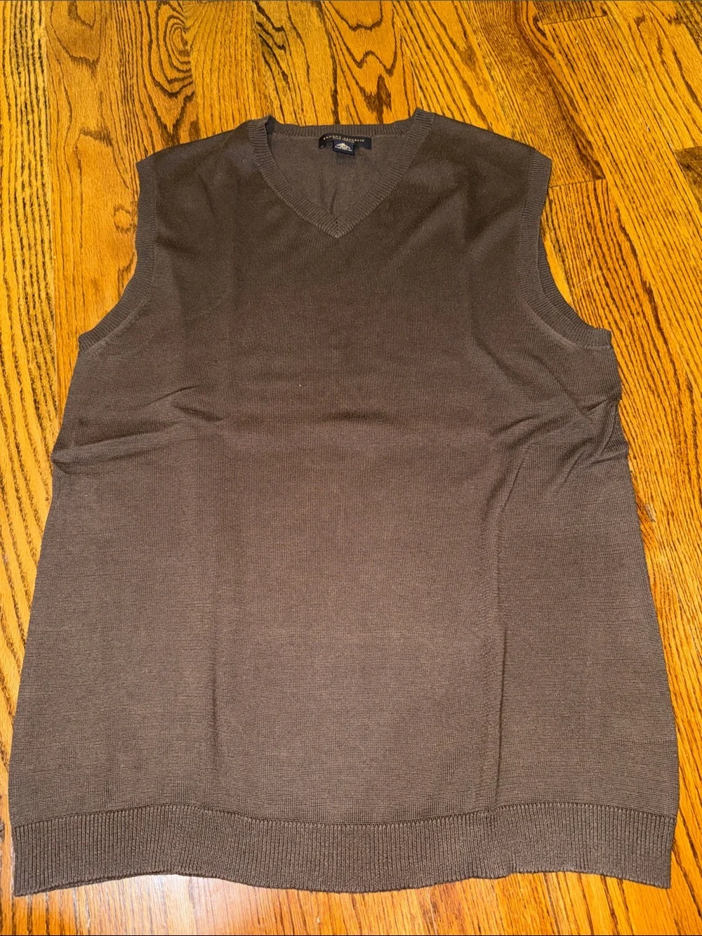 Banana republic men’s lightweight chocolate brown sweater vest size medium NWOT